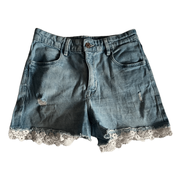Blå denimshorts med blonder