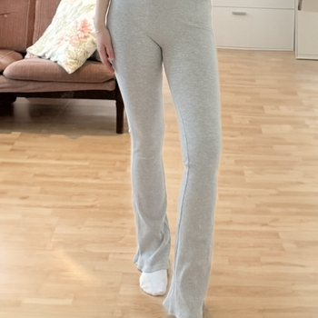 H&M levenevät legginssit