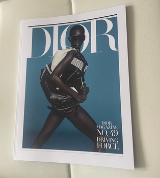 Dior upea kirja/ lehti