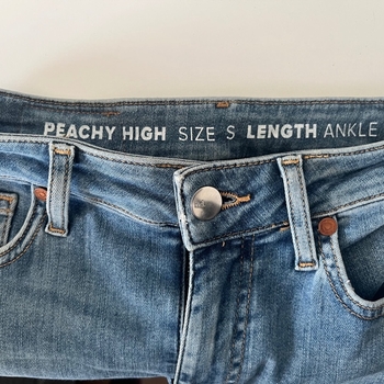 Denim peachy high korkevyötäröiset farkut