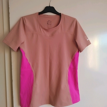 Nike top