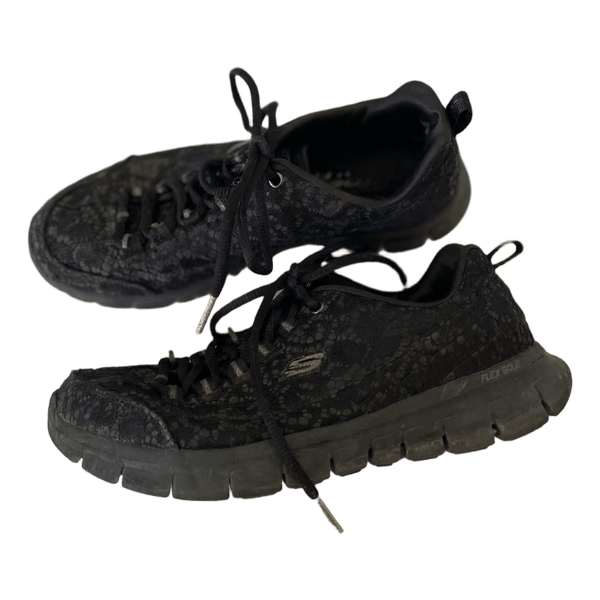 Mustat Skechers lenkkarit