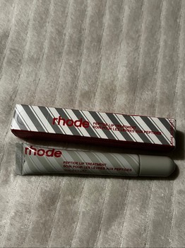 Rhode peptide lip treatment