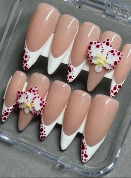 Floral press-on nails