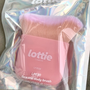 Lottie london -sivellin