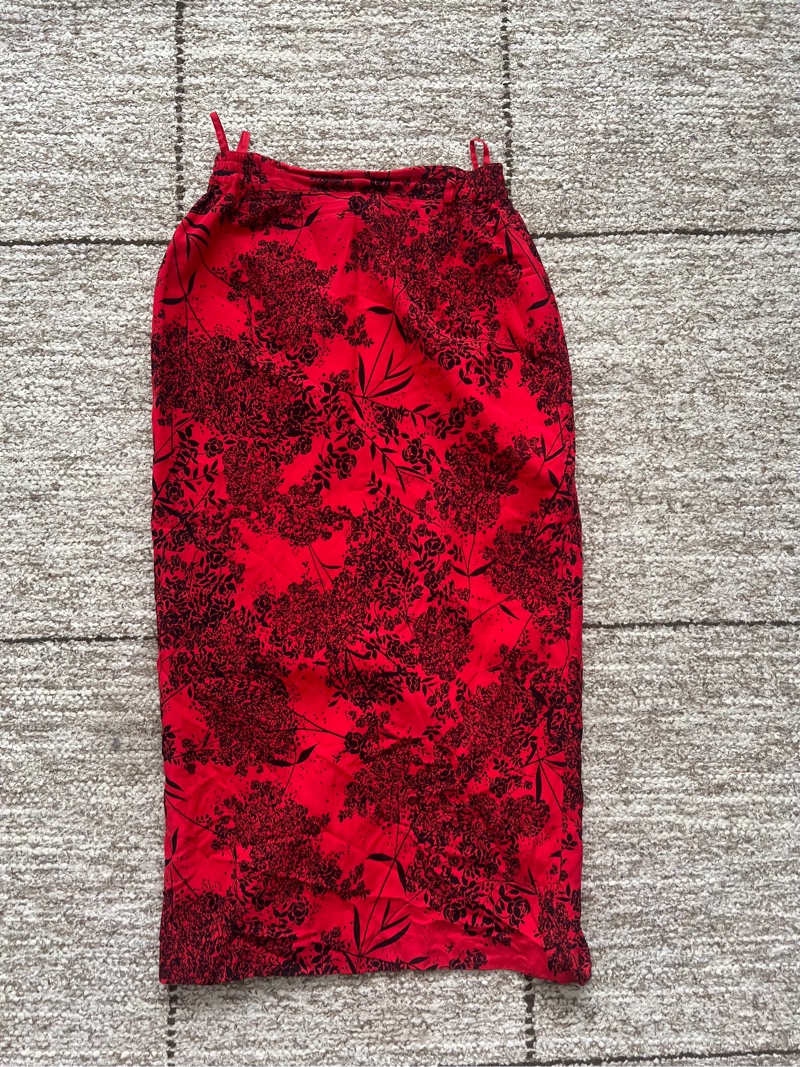Punainen silkkihame M