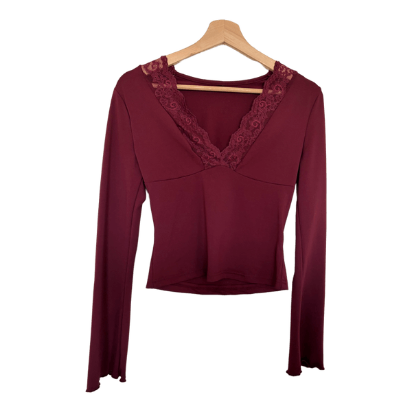 Rød langærmet bluse med blonde