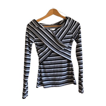 Long-sleeved top