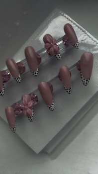 Polka dot press-on nails