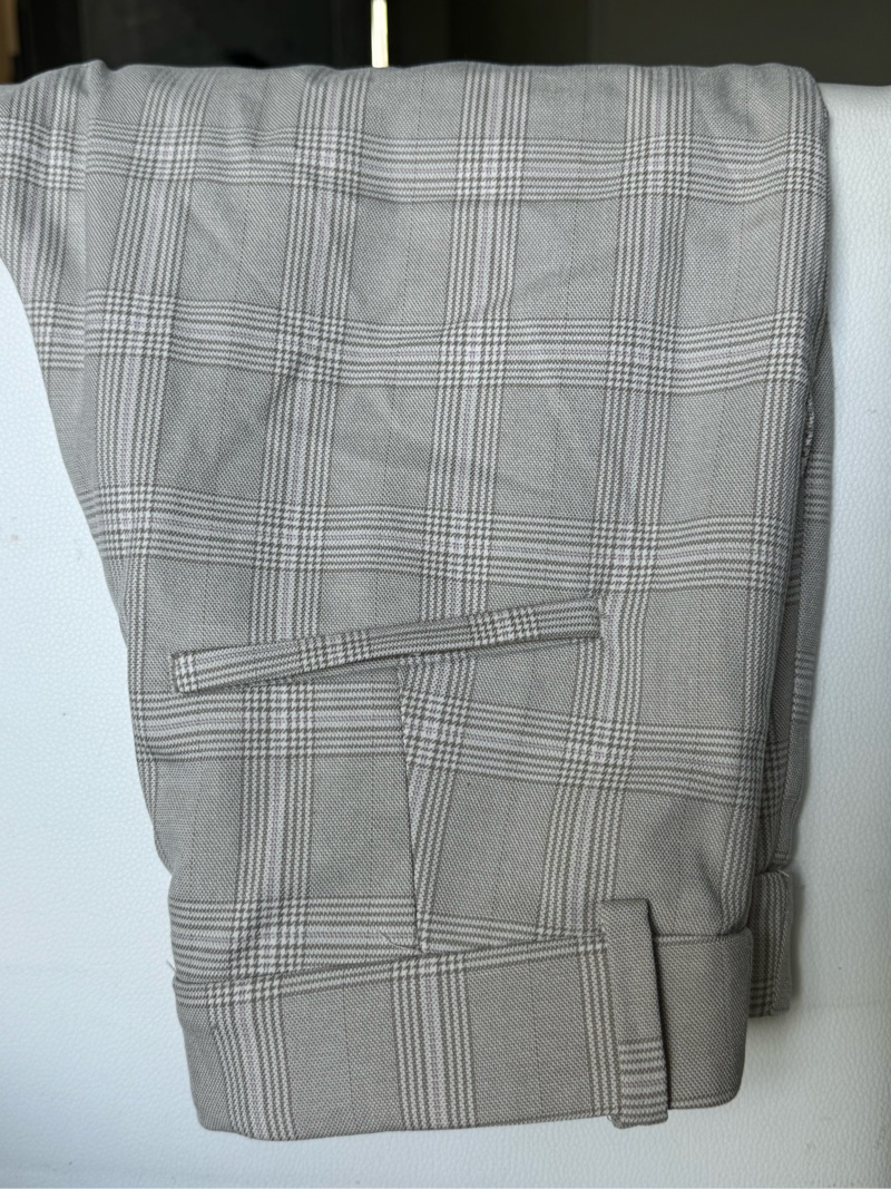 beige ruudulliset housut