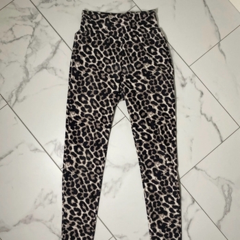 Leopard-kuviolliset leggingsit