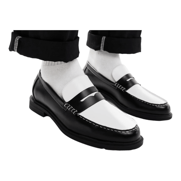 Sort og hvide loafers