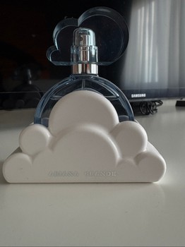 Ariana Grande Cloud perfume