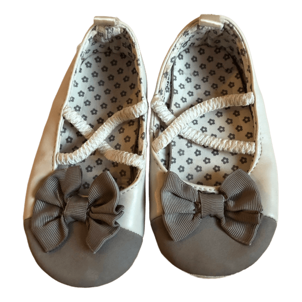 Beige baby shoes