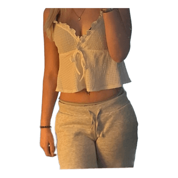 Valkoinen lyhyt toppi