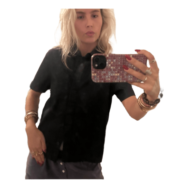 Black short-sleeve shirt