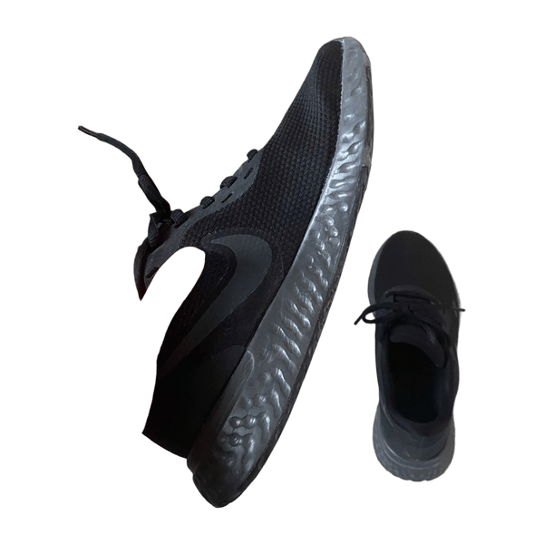 Nike sports shoes