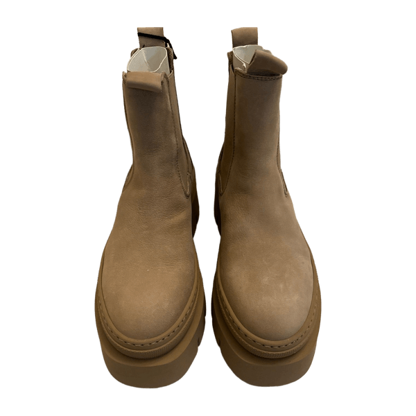 Pavement boots