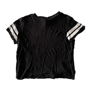 Musta t-paita valkoisilla raidoilla hihoissa – XS/S – casual / sport / arki