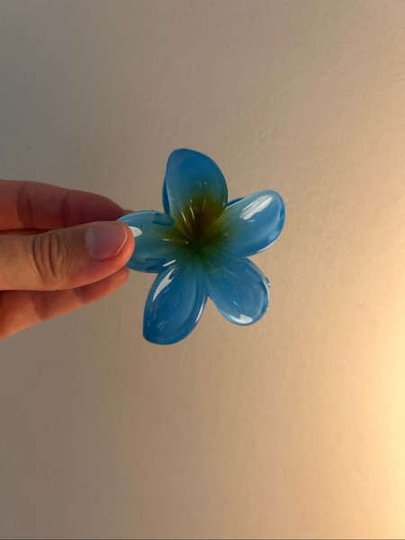 Blue flower hair claw clip