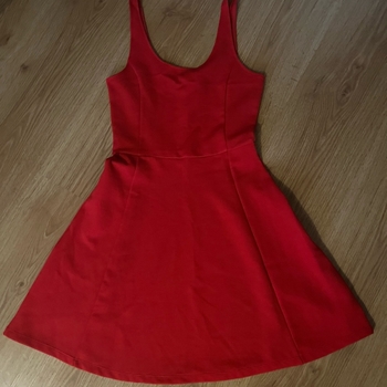 Punainen mekko