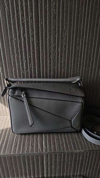 Loewe puzzle Handle Bag medium