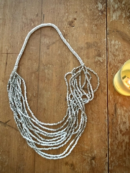 Necklace/Halsband/Monirivinen helminauha kaulakoru