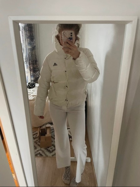 Valkoinen Adidas toppatakki