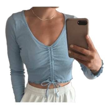 Vaaleansininen pitkähihainen paita