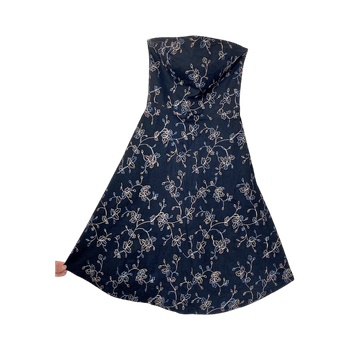 Upea olkaimeton mekko