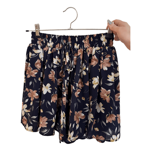 Kukkakuvioinen shortsihame