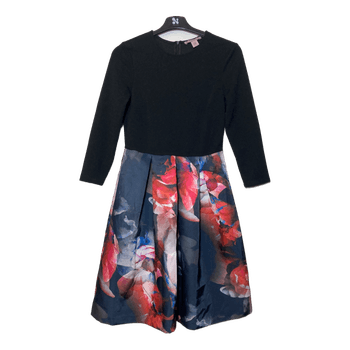 Kaunis pitkähihainen mekko