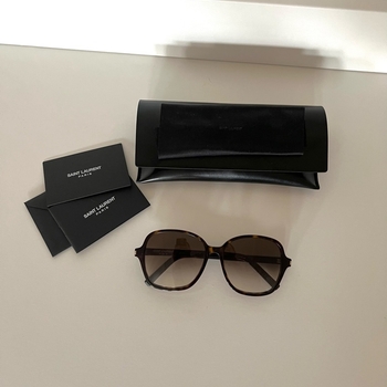 Saint Laurent Aurinkolasit