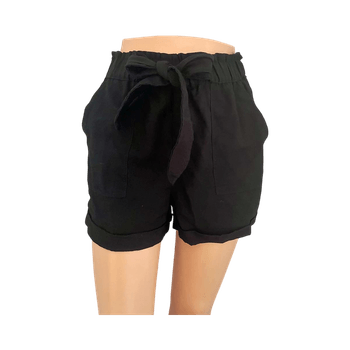 Mustat shortsit
