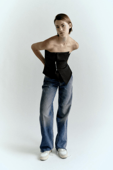 Asymmetric zip top