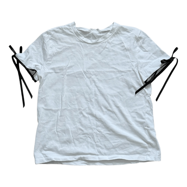 White t-shirt with bows