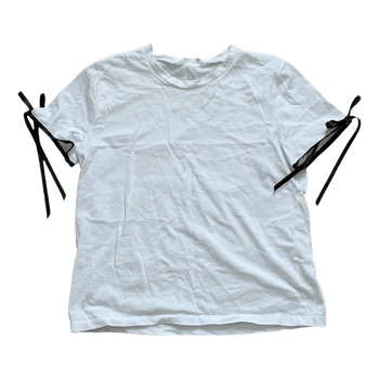 White t-shirt with bows