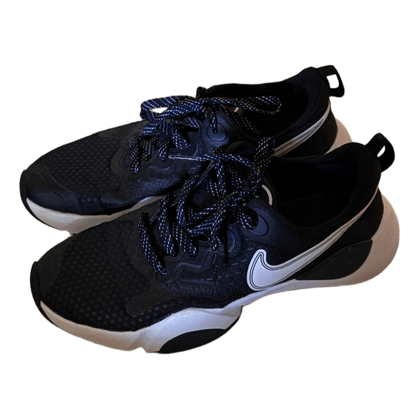 Nike mustad treeningjalatsid
