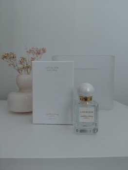 Matthew Chang Late Bloom hajuvesi