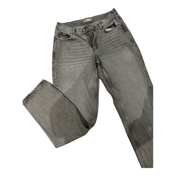 Grå jeans med rå kant