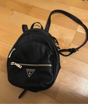 Guess reppu