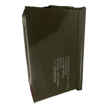 Vihreä metallinen ammuslaatikko