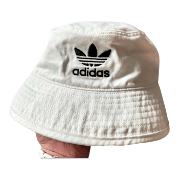 Valkoinen Adidas kalastajahattu