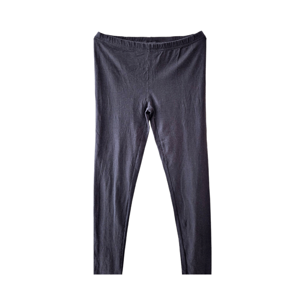 Tumman harmaat leggingsit