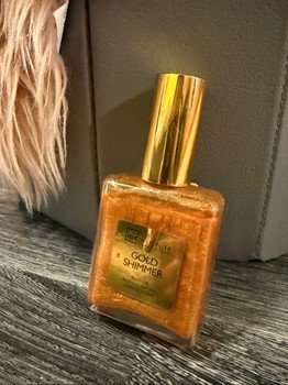 Gold body shimmer