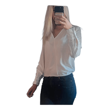 Valkoinen pitkähihainen paita