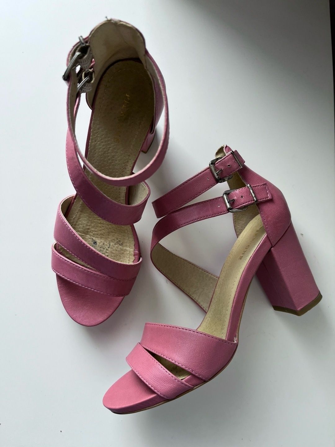 Pier • one heels