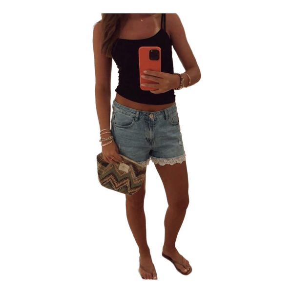 Blå denimshorts med blonder