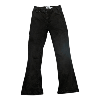 Mustat 157 levenevät farkut