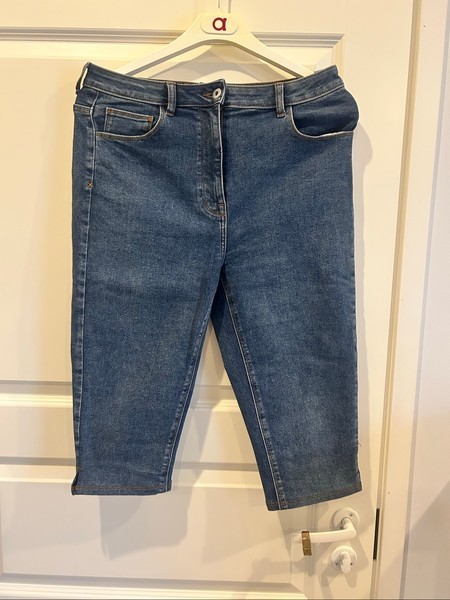 Sinisen denim-caprit